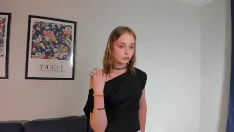 Snapshot of lilycoliins chatting on 07/13/26, 05:49 lilycoliins online show from 07/13/26, 05:49