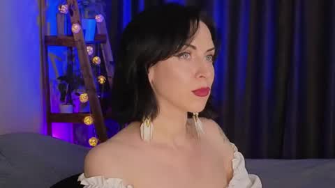 Lily online show from 07/28/26, 11:39