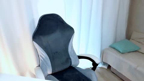 lilydavisss online show from 07/28/26, 04:08