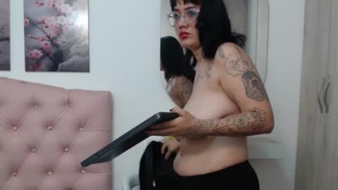 lilyfox23 online show from 09/09/25, 12:37