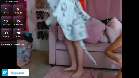 Lily Grace online show from 10/01/25, 10:16