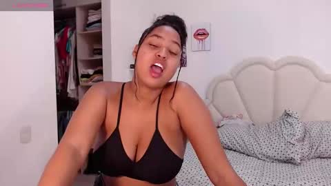 Snapshot of lilyjacksonn chatting on 01/25/25, 06:13 Lily.. online show from 01/25/25, 06:13
