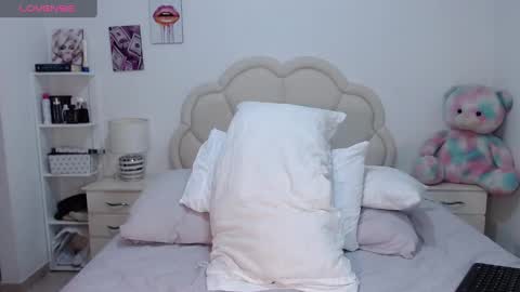 Snapshot of lilyjacksonn chatting on 02/17/25, 10:58 Lily.. online show from 02/17/25, 10:58