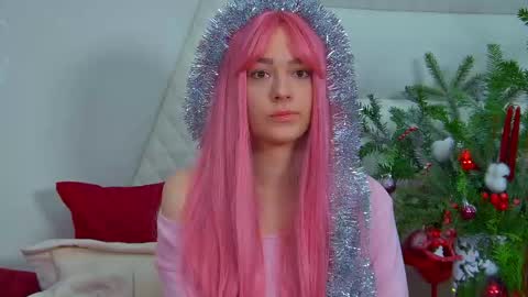 Snapshot of lilylanses chatting on 12/04/25, 10:57 Lily online show from 12/04/25, 10:57