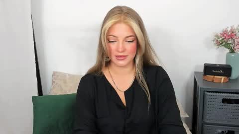 Lily online show from 06/04/26, 05:57