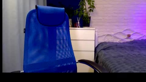 Lily online show from 11/17/25, 07:36