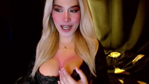 Snapshot of lilymonstercock chatting on 01/09/25, 02:33 IM YOUR TRUE GODESS Lilymonstercock online show from 01/09/25, 02:33