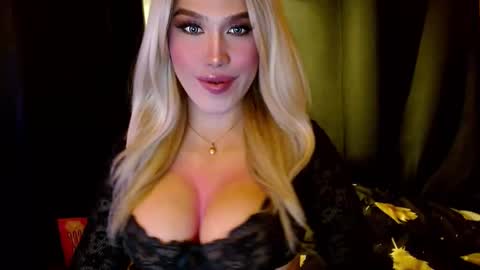 Snapshot of lilymonstercock chatting on 01/11/25, 01:27 IM YOUR TRUE GODESS Lilymonstercock online show from 01/11/25, 01:27