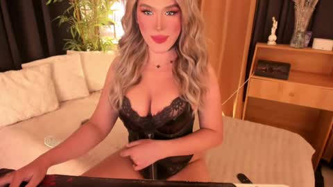 Snapshot of lilymonstercock chatting on 04/09/26, 05:07 IM YOUR TRUE GODESS Lilymonstercock online show from 04/09/26, 05:07