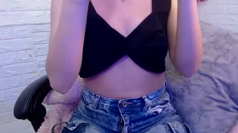 Snapshot of lilyn_brooks chatting on 07/24/26, 05:27 Lilyn online show from 07/24/26, 05:27