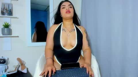 Snapshot of lilyscott1 chatting on 04/17/26, 12:02 lilyscott1 online show from 04/17/26, 12:02