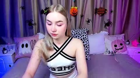 Lilian online show from 10/28/25, 03:32