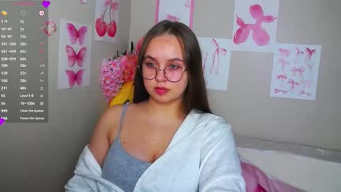 Lily online show from 09/26/25, 09:46