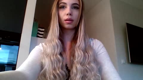 Snapshot of lilysweetgirl chatting on 01/14/26, 03:28 Lily online show from 01/14/26, 03:28