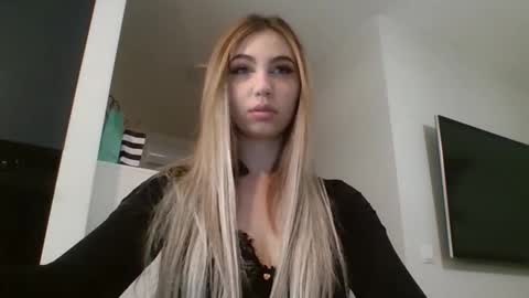Snapshot of lilysweetgirl chatting on 02/05/26, 08:24 Lily online show from 02/05/26, 08:24