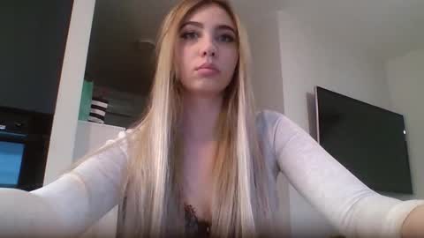 Snapshot of lilysweetgirl chatting on 02/22/26, 03:43 Lily online show from 02/22/26, 03:43