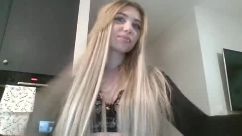 Snapshot of lilysweetgirl chatting on 03/02/26, 07:32 Lily online show from 03/02/26, 07:32