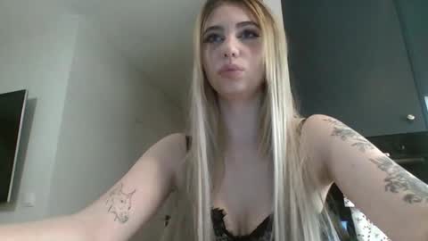 Snapshot of lilysweetgirl chatting on 03/03/26, 07:53 Lily online show from 03/03/26, 07:53