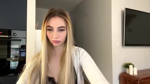 Snapshot of lilysweetgirl chatting on 03/15/26, 03:18 Lily online show from 03/15/26, 03:18
