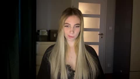 Snapshot of lilysweetgirl chatting on 04/02/26, 05:43 Lily online show from 04/02/26, 05:43