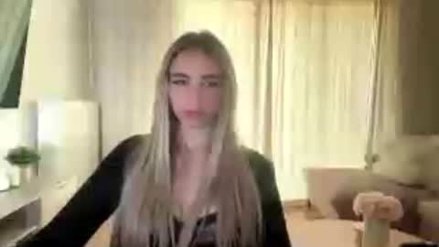 Snapshot of lilysweetgirl chatting on 06/17/26, 04:30 Lily online show from 06/17/26, 04:30