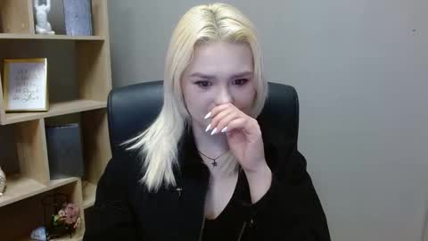 Lily online show from 02/17/26, 07:49