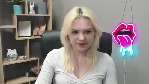 Lily online show from 02/28/26, 07:42