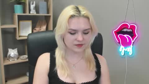 Lily online show from 03/01/26, 02:30