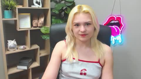 Lily online show from 03/27/26, 07:36
