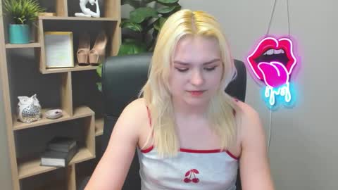 Lily online show from 03/27/26, 08:26
