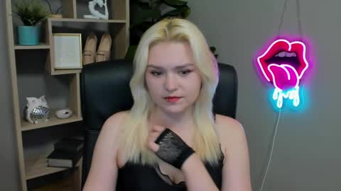 Lily online show from 03/30/26, 06:25