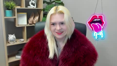Lily online show from 04/01/26, 01:41