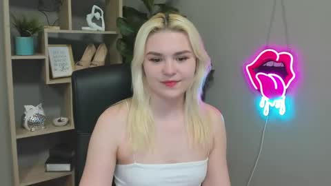 Lily online show from 04/11/26, 07:13