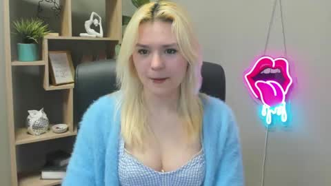 Lily online show from 04/16/26, 06:47