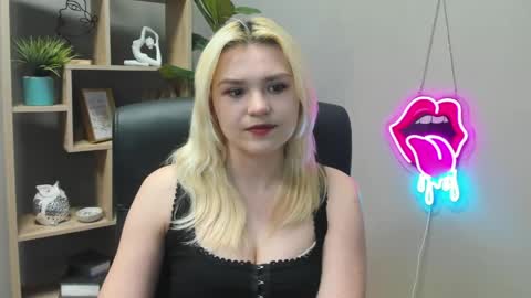 Lily online show from 04/22/26, 07:00