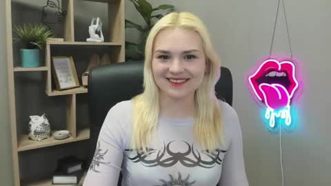 Lily online show from 04/30/26, 07:04