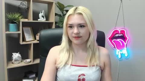 Lily online show from 05/11/26, 07:03