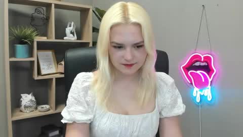 Lily online show from 05/13/26, 07:06