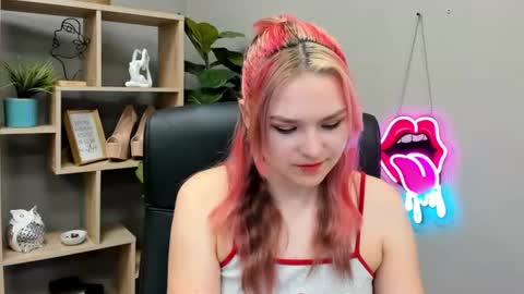 Lily online show from 06/25/26, 06:40