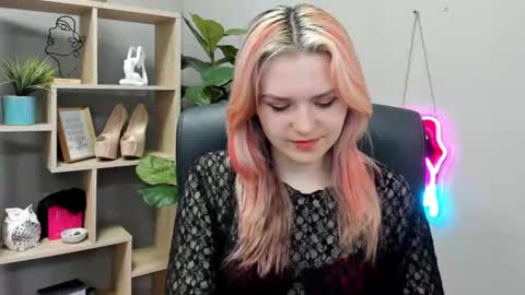 Lily online show from 07/04/26, 07:36