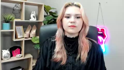 Lily online show from 07/06/26, 07:05