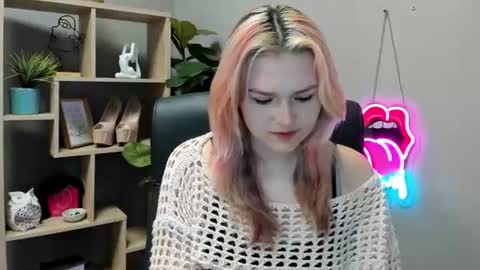 Lily online show from 07/07/26, 08:40