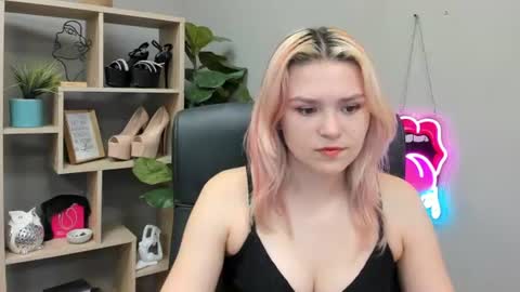 Lily online show from 07/16/26, 06:30