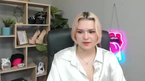 Lily online show from 07/22/26, 02:09