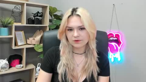 Lily online show from 07/24/26, 06:33