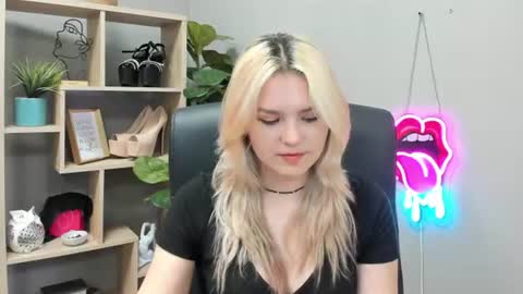 Lily online show from 07/28/26, 06:42