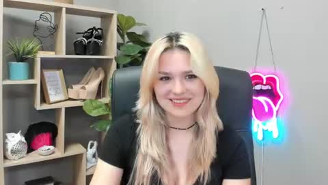 Lily online show from 07/28/26, 11:17