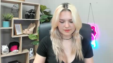 Lily online show from 07/28/26, 12:48