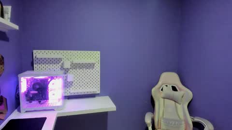 lilyth_7 online show from 09/28/25, 04:18