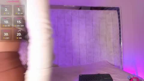 lilyth_7 online show from 10/09/25, 03:26